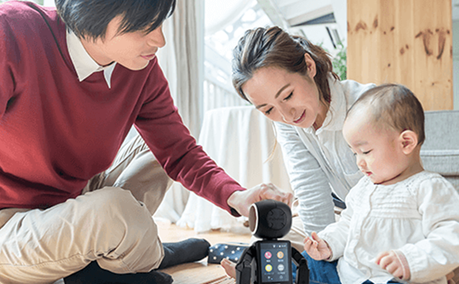 ロボホンは家族の一員として愛される存在